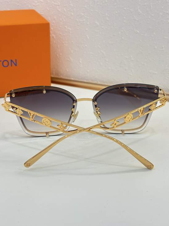 Picture of Louis Vuitton Sunglasses _SKUfw79280243fw